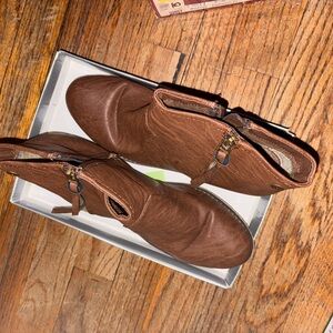 Brown Ankle Boots with Zipper